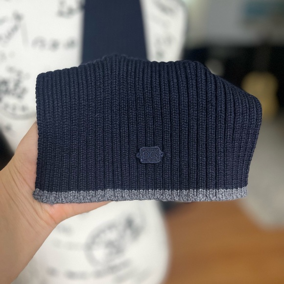 EUC Unisex Youth’s Dolce & Gabbana Cashmere Scarf With Logo Patch In Dark Navy - Picture 7 of 9